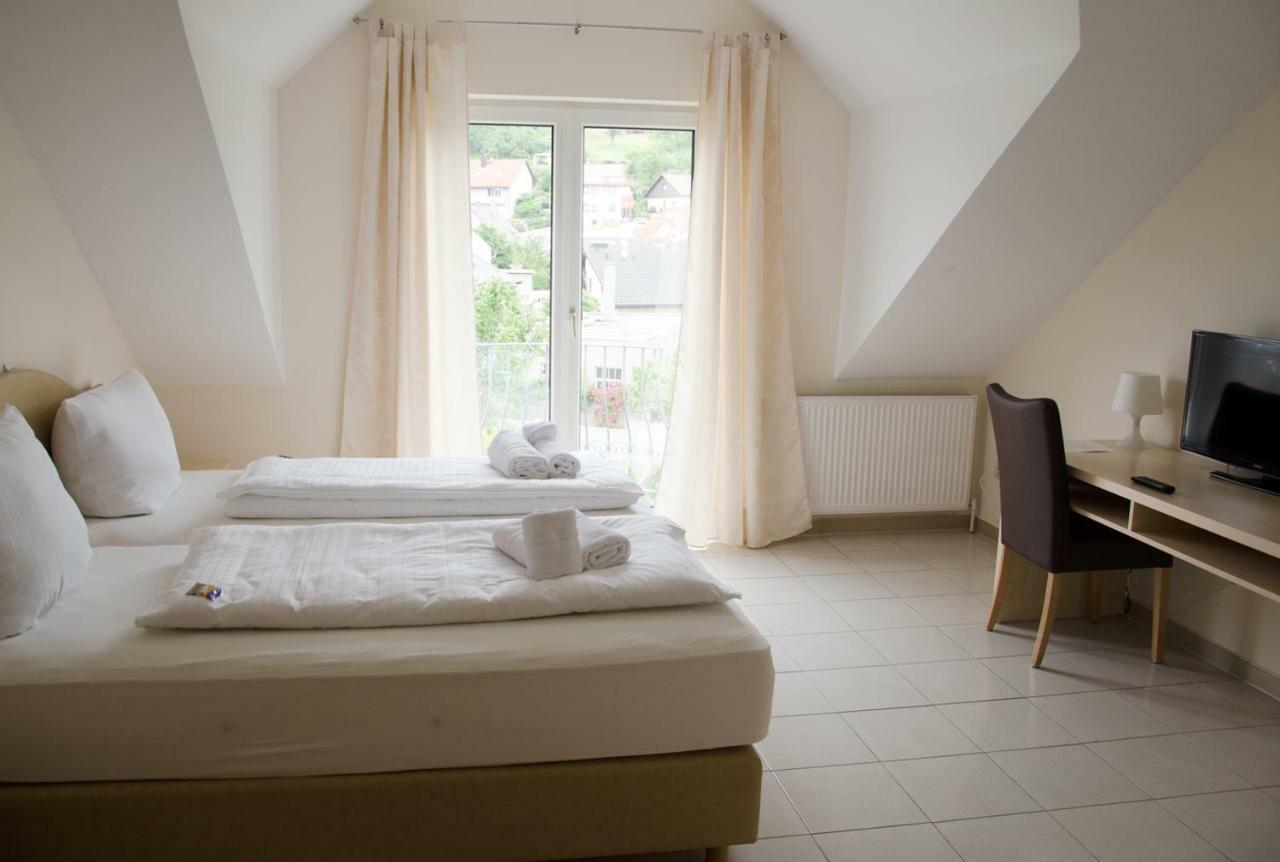 Kraichtaler Hof Hotell Exteriör bild